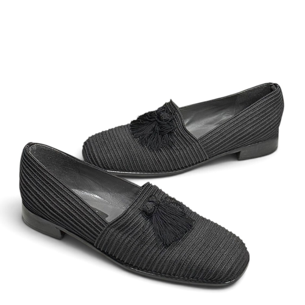 Stuart Weitzman Paisano Stretch Loafer 9B Black Textured Tassel Shoes Old Money
